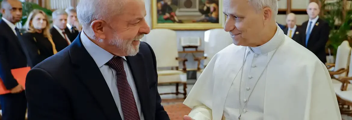 Lula se reúne com papa Leão XIV, pela primeira vez, no Vaticano