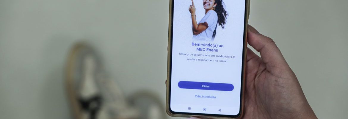 Enem: aplicativo do MEC traz simulados e correção de redações