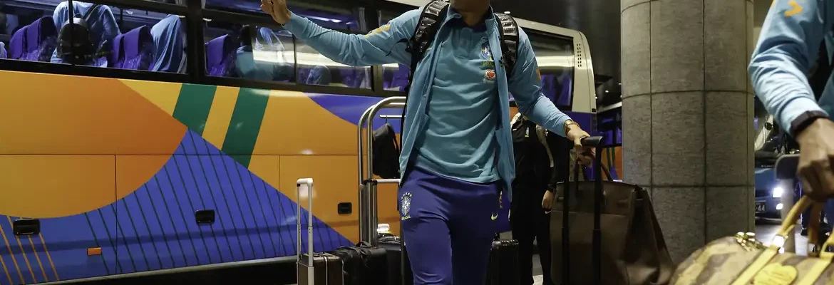 Seleção brasileira chega a Tóquio para amistoso contra Japão na terça