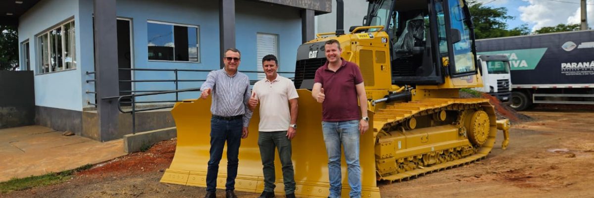 Trator de esteira novinho reforça frota da Agricultura em Arapoti